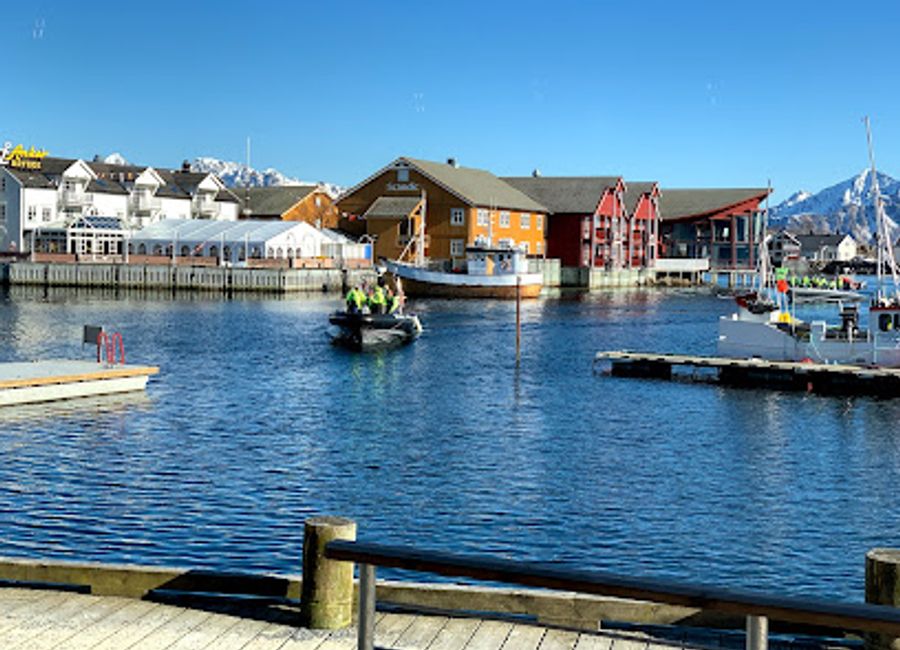 Discover authentic Chinese cuisine at Restaurant Nihao Lofoten in Svolvær – where culinary tradition meets Norwegian charm.