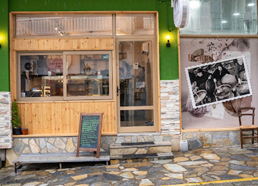 Experience authentic Greek flavors at Μπραγάτσα / Bragatsa in Litochoro – where every dish tells a story.