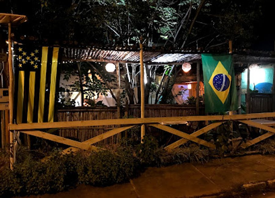 Discover La Parrilla in Alto Paraíso de Goiás for an authentic Uruguayan dining experience filled with flavor and warmth.
