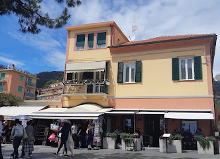 Experience authentic Italian cuisine at Miky in Monterosso al Mare – where fresh seafood meets breathtaking coastal views.