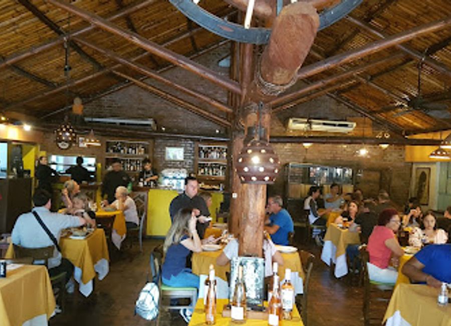 Experience authentic Argentine cuisine at Restaurante La Rueda in Puerto Iguazú—where every meal is a celebration of flavor and culture.