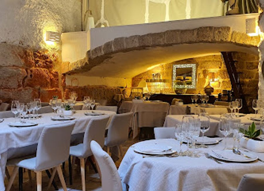 Experience exquisite Mediterranean and seafood cuisine at Restaurant Antiche Mura in Polignano a Mare – where every dish tells a story.