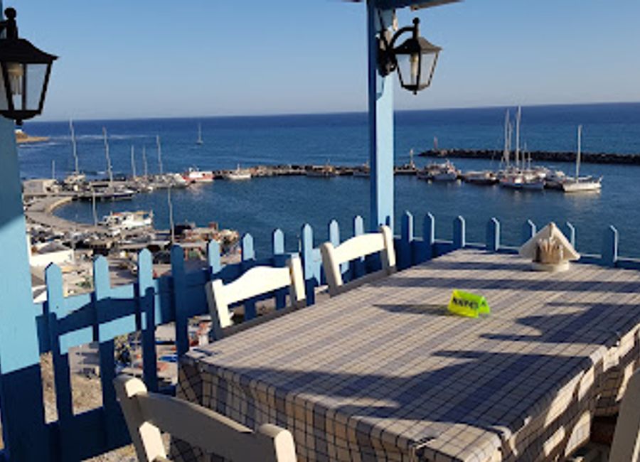 Experience fresh seafood and stunning marina views at To Psaraki in Vlichada - a top choice for Mediterranean cuisine lovers.