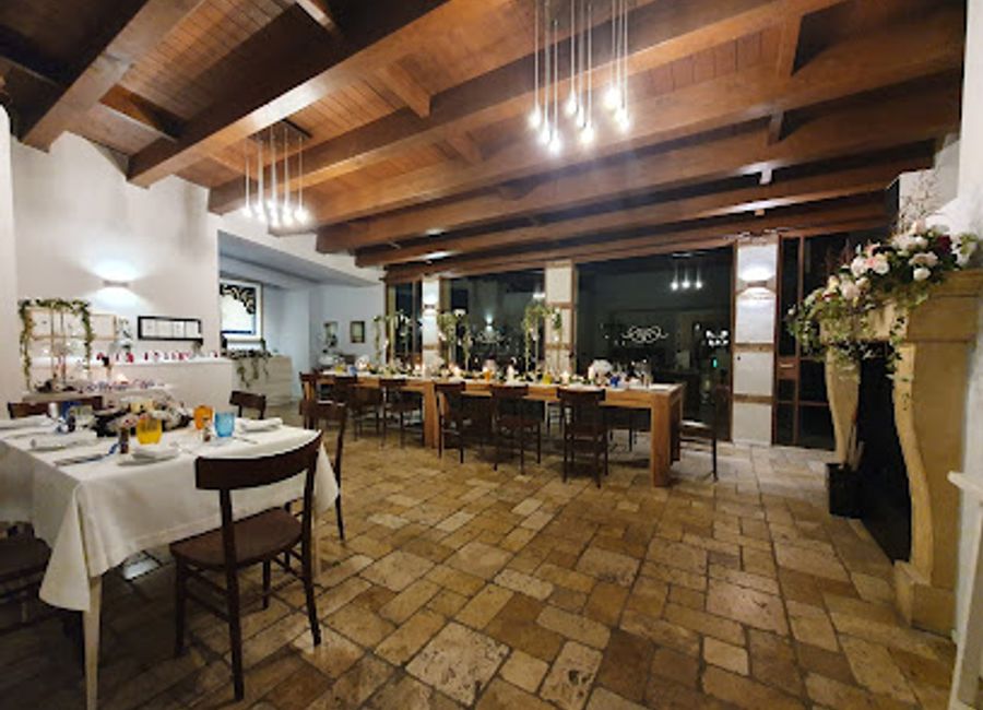 Experience authentic Italian cuisine at La Bandiera B&B in Civitella Casanova, where local flavors meet warm hospitality.