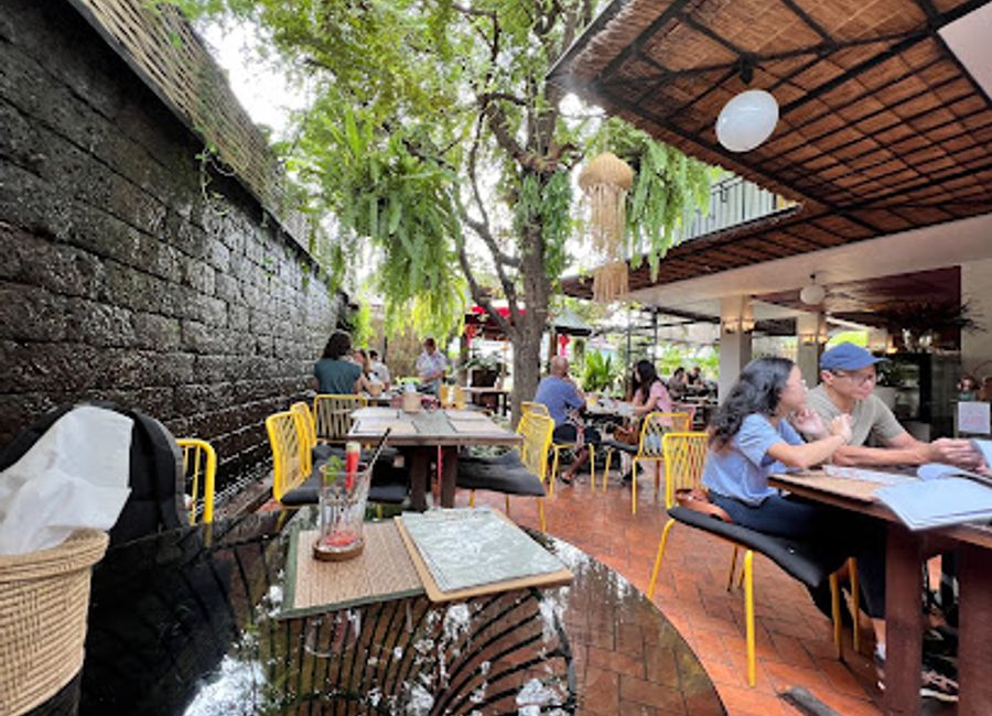 Discover the best vegan garden restaurant in Chiang Mai offering delicious plant-based dishes in a serene setting.