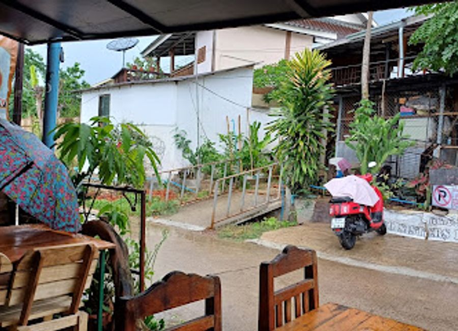 Discover authentic Thai cuisine at Two Sisters Restaurant in Pai—where fresh ingredients meet warm hospitality in a charming setting.