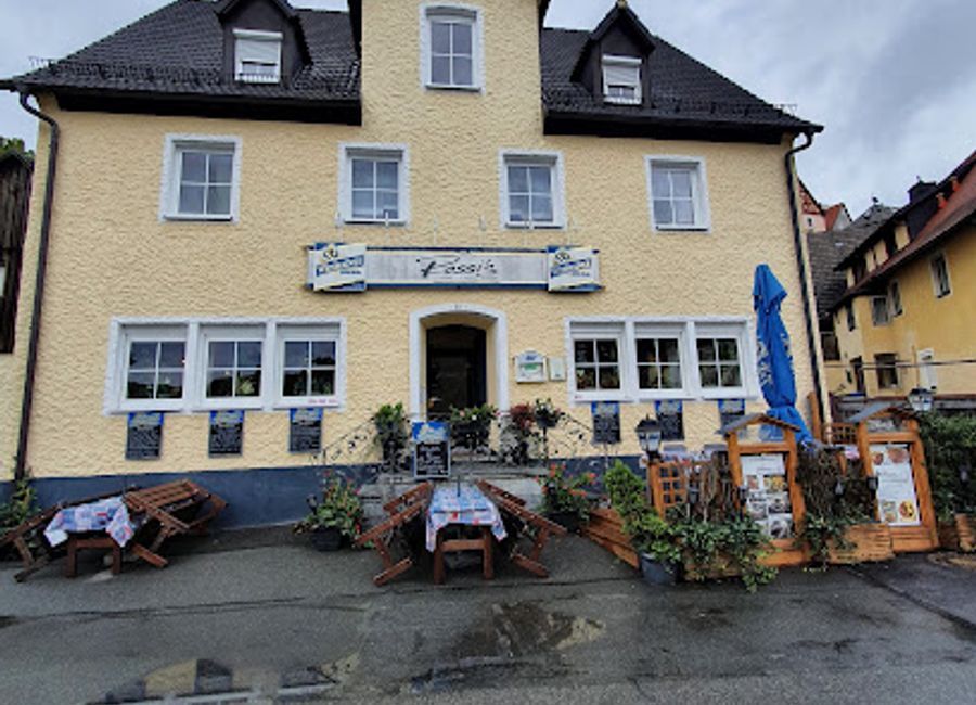 Discover authentic Franconian cuisine at Rossis Essen trinken waafen in Gößweinstein - where tradition meets flavor.