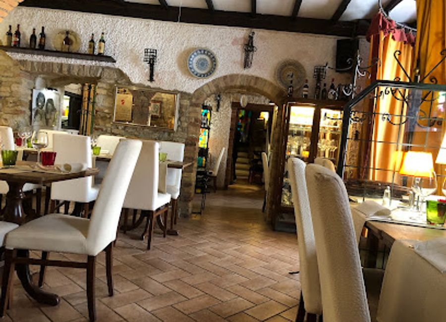 Experience authentic Tuscan flavors at La Mangiatoia, a top-rated Italian restaurant nestled in scenic San Gimignano.