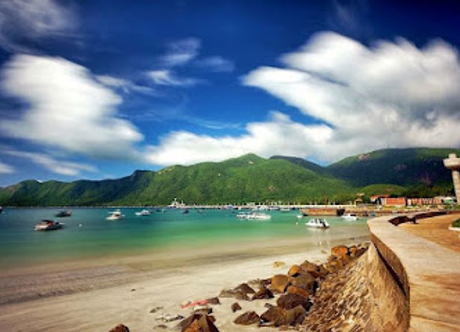 Discover authentic Vietnamese seafood at Con Son Seafood Restaurant in Côn Đảo - where freshness meets flavor in a stunning coastal setting.