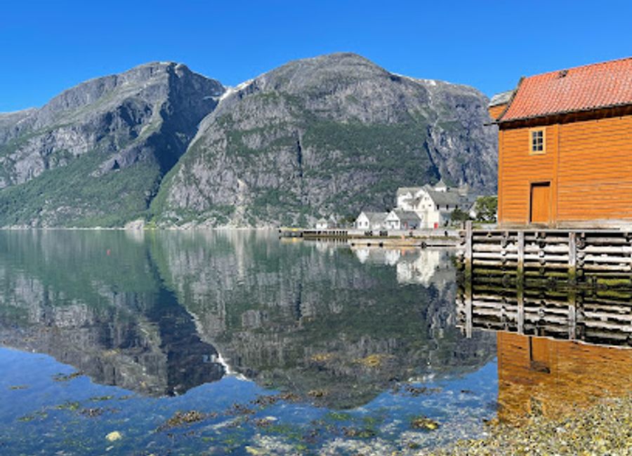 Discover the culinary delights at Sjel og Gane bar og restaurant in Eidfjord – where local flavors meet warm hospitality.