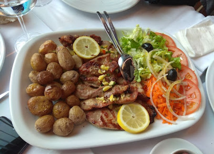 Experience authentic Portuguese cuisine at Restaurante Paladares do Bispo in Ponte de Lima - a culinary gem showcasing local flavors.