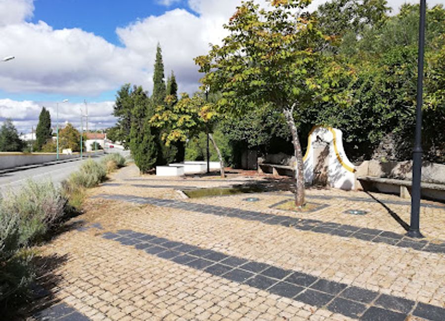 Discover authentic Portuguese cuisine at Snack Bar Restaurante Boavista in Castelo de Vide—where local flavors meet warm hospitality.