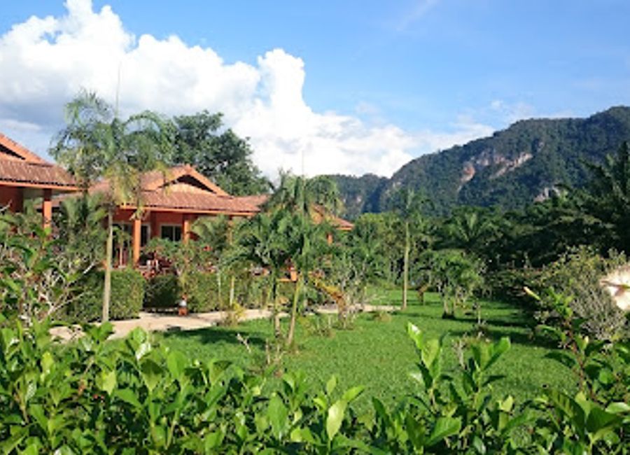 Experience authentic Thai cuisine and cooking classes at Jasmine Garden Thai Restaurant in Khlong Sok - A must-visit for food lovers.