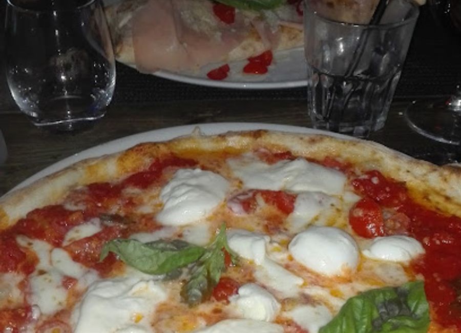 Experience culinary delights and vibrant nightlife at Sofì Restaurant DjBar in Pompei – where every evening is filled with flavor and fun.