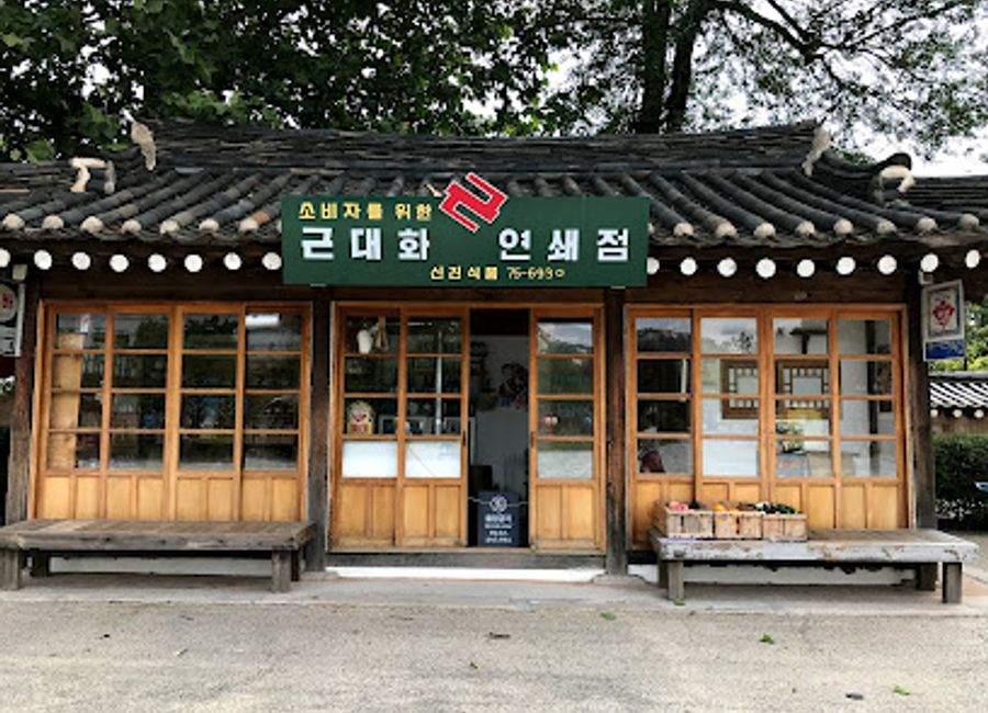 Experience authentic Korean cuisine at Kyonboku in Nankoku, where homemade kimchi and traditional dishes create unforgettable flavors.