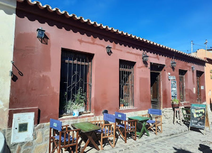 Discover Aisito in Humahuaca: where Argentine flavors meet vibrant ambiance for an unforgettable dining experience.