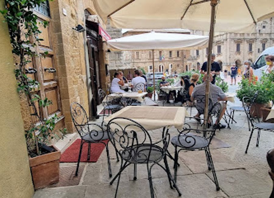 Experience authentic Mediterranean cuisine at Ristorante ai 4 Venti in Montepulciano, where every meal is a celebration of local flavors and breathtaking views.