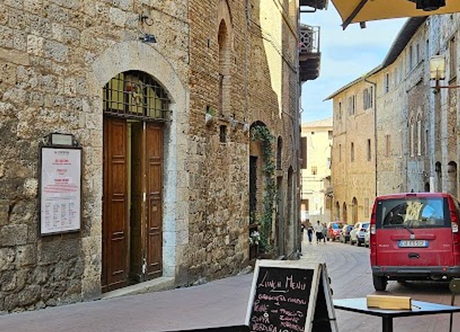 Discover La Corte del Vinaio in San Gimignano: A culinary haven blending traditional Italian cuisine with modern flair for an unforgettable dining experience.