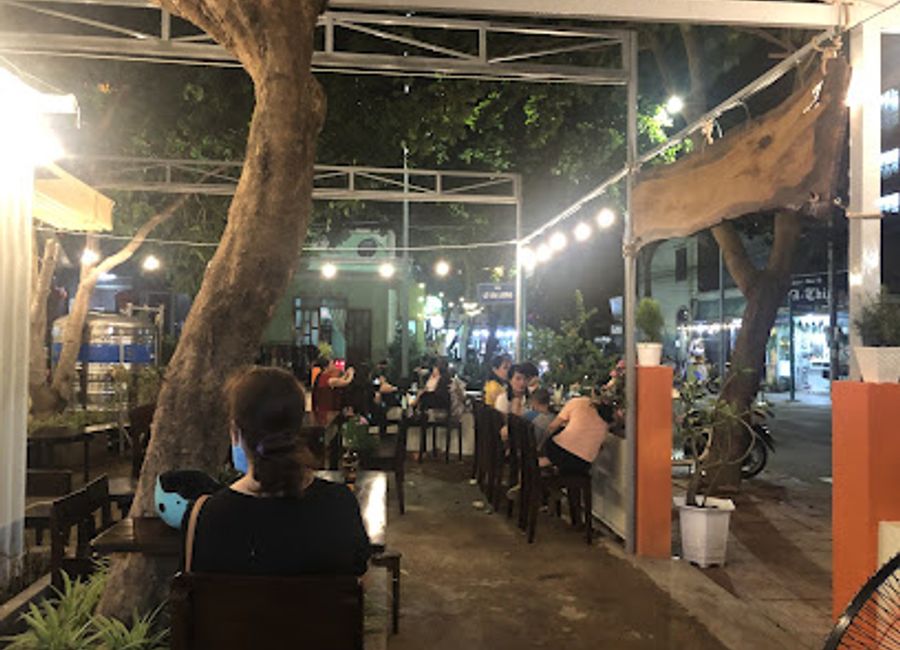 Discover exquisite Vietnamese flavors at An Ơi Cafe & Restaurant, where every meal is a celebration of freshness and tradition in Côn Đảo.