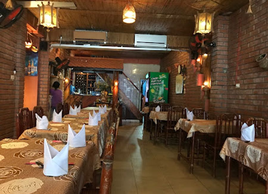 Experience authentic Vietnamese cuisine at Golden Rice Restaurant in Hue – where tradition meets flavor.