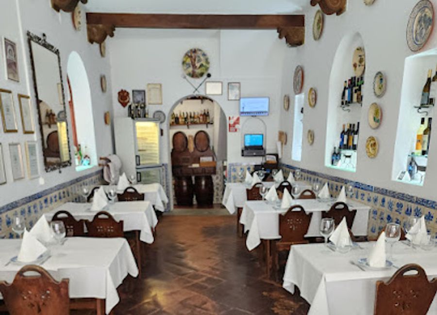 Experience authentic Portuguese cuisine at Restaurante Guião in Évora, where every dish tells a story of tradition and flavor.