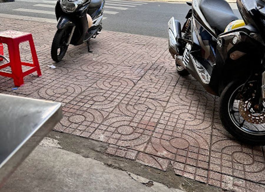 Discover the authentic taste of Vietnam at Hủ tiếu in Buôn Ma Thuột – a must-visit bistro for noodle lovers.