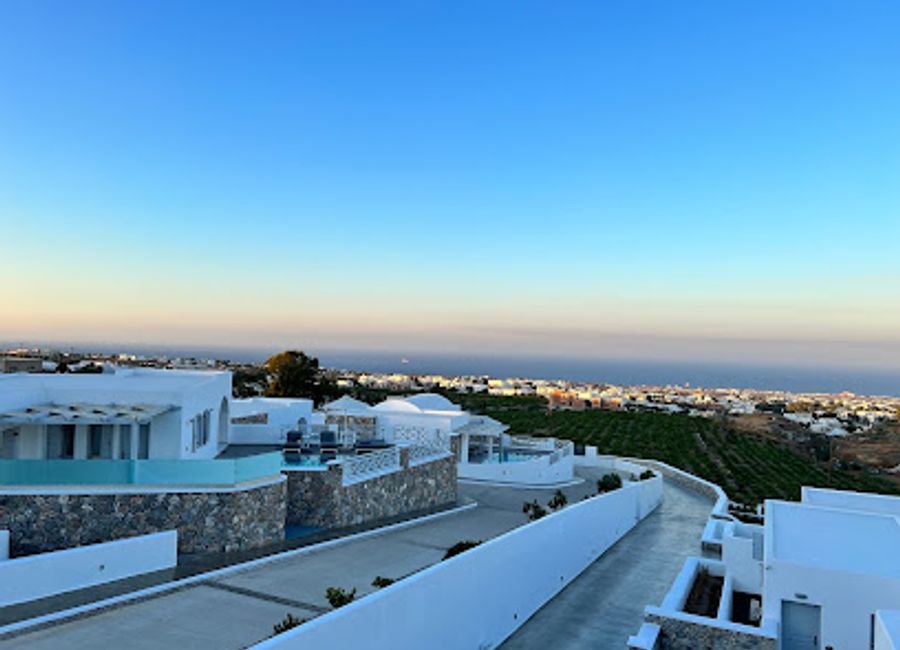 Experience exquisite Mediterranean flavors at 7 Steak Lounge in Fira, where fresh seafood meets elegant dining against breathtaking views.