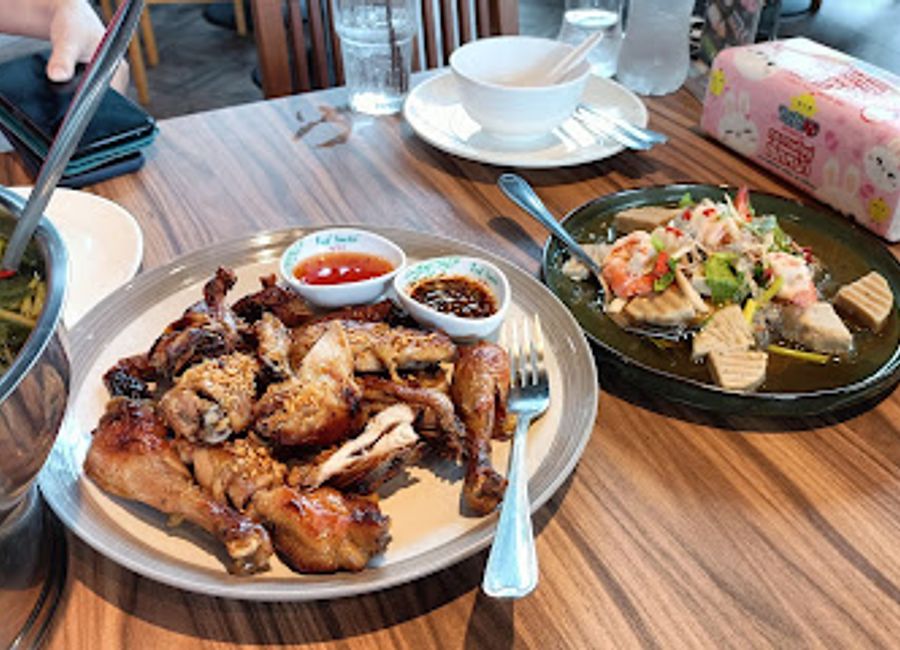 Discover authentic Thai cuisine at EatSmith in Kanchanaburi - where tradition meets taste in every delightful dish.