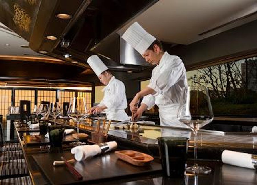 Experience authentic teppanyaki at Teppanyaki Minami in Osaka—where culinary artistry meets breathtaking city views.