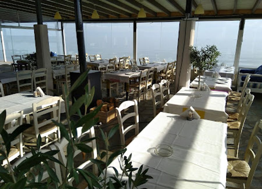 Discover fresh seafood delights at Psarokokkalo in Katerini - a premier oyster bar offering exquisite dishes and local flavors.