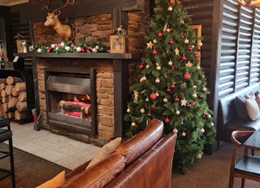 Experience exquisite dining amidst stunning landscapes at the Great Lake Hotel Restaurant in Tasmania.