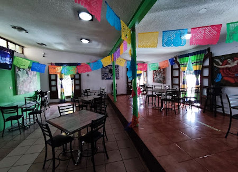 Discover the authentic taste of Mexico at El Biche Pobre in Oaxaca's charming Barrio de Jalatlaco.