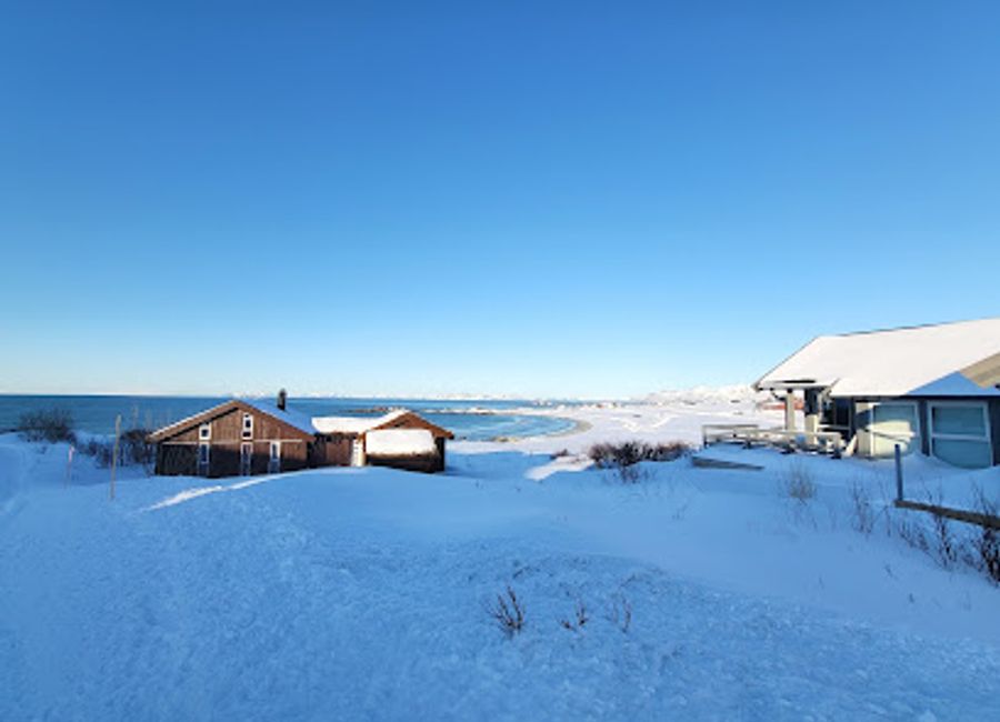 Experience authentic Norwegian cuisine at Låven in Gimsøysand – where local flavors meet stunning natural beauty.