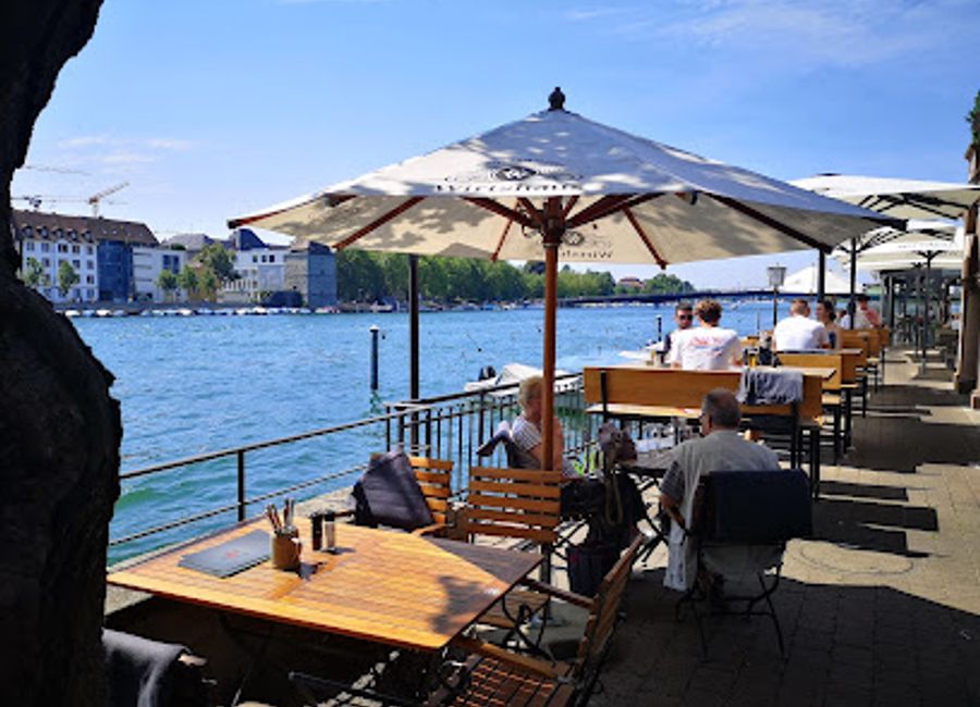 Experience authentic Bavarian and Swabian cuisine at Constanzer Wirtshaus with stunning lake views in beautiful Konstanz.