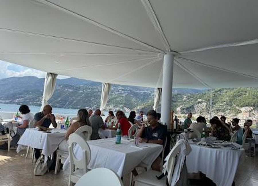 Experience exquisite Italian dining at Ristorante Torre Normanna in Maiori with stunning views and authentic flavors from the Amalfi Coast.