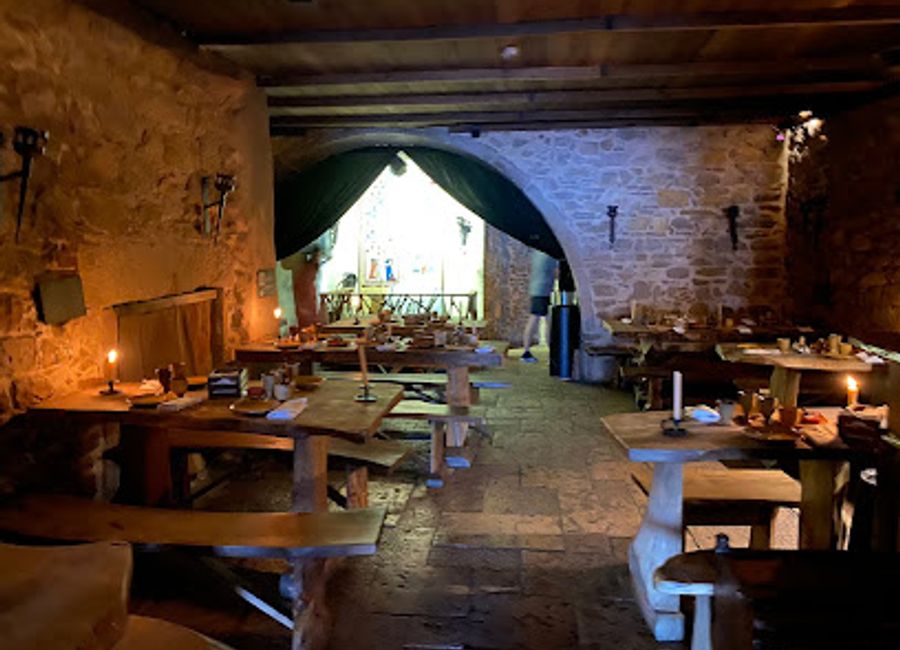 Experience authentic Portuguese cuisine at Taverna Antiqua in Tomar – where tradition meets flavor in every bite.