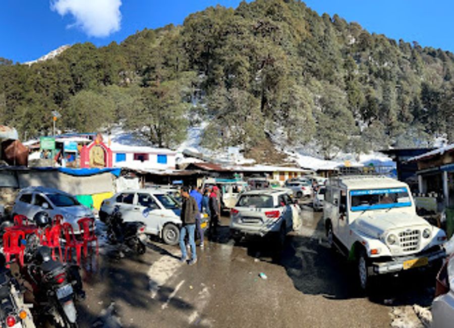 Savor the flavors of India at Shri Tungeshwar Rajkamal Hotel And Restaurant in Chopta – where culinary delight meets stunning mountain views.