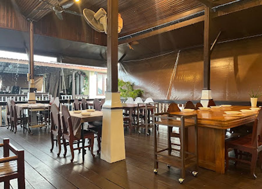 Discover authentic Thai cuisine at Taraburee in Kanchanaburi – a must-visit restaurant for all food enthusiasts.