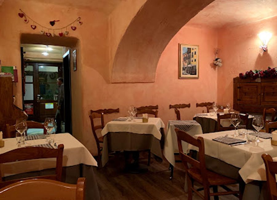 Experience the heart of Italian gastronomy at Ristorante Osteria da Nando in Aosta Valley - where tradition meets taste.