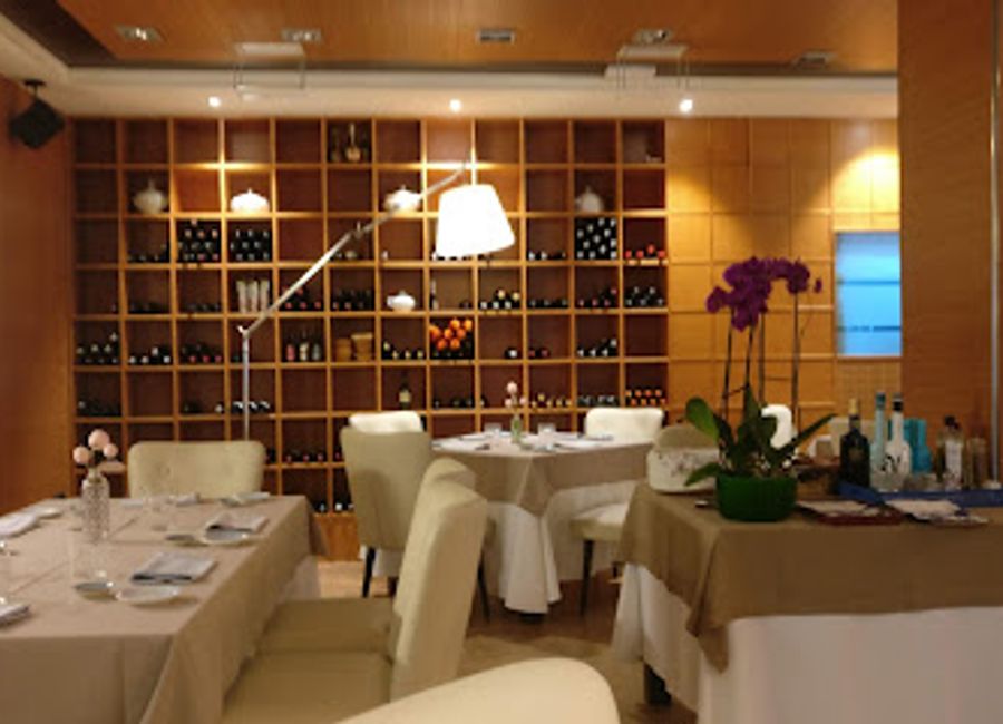 Discover authentic Mediterranean cuisine at Damasqueros in Granada – where tradition meets flavor in every dish.