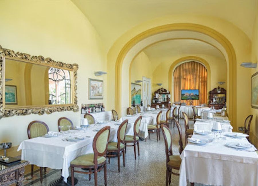 Experience authentic Italian cuisine at Ristorante Le Nuvole in Ercolano—where tradition meets flavor amidst stunning views.