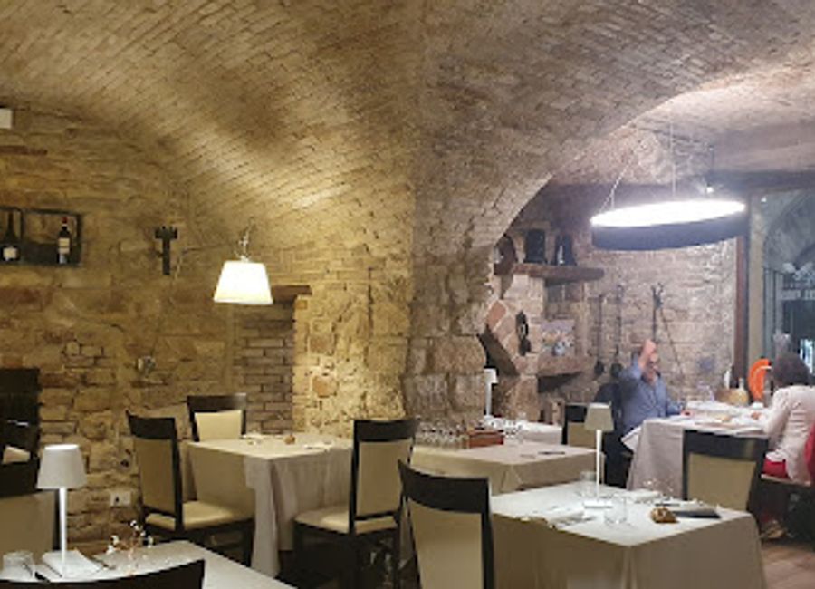 Experience the fusion of traditional Italian flavors and modern sushi at Osteria del Corso in beautiful Assisi.