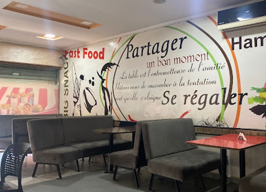 Discover authentic Moroccan flavors at Snack Big in Taroudant – where every dish tells a story of culture and tradition.