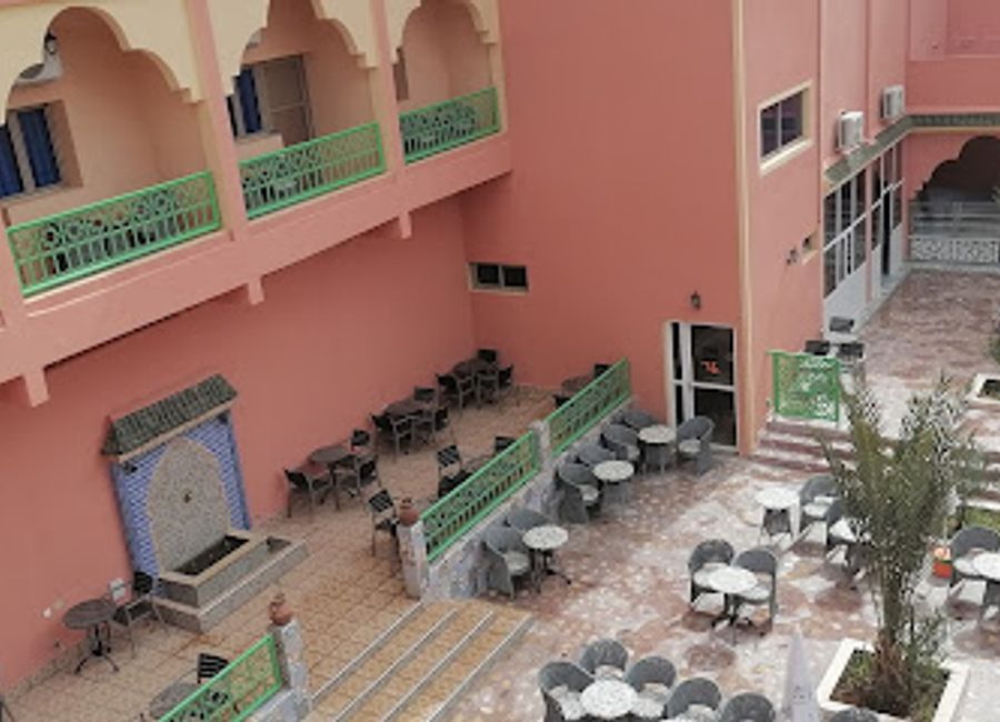 Discover exquisite Moroccan cuisine and hospitality at Hôtel et restaurant La Vallée des Kasbahs in Tinghir – a true taste of local culture.