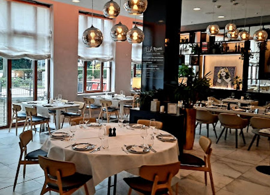 Experience culinary excellence at SYNDEO Restaurant Leipzig - where local flavors meet modern dining in a vibrant atmosphere.