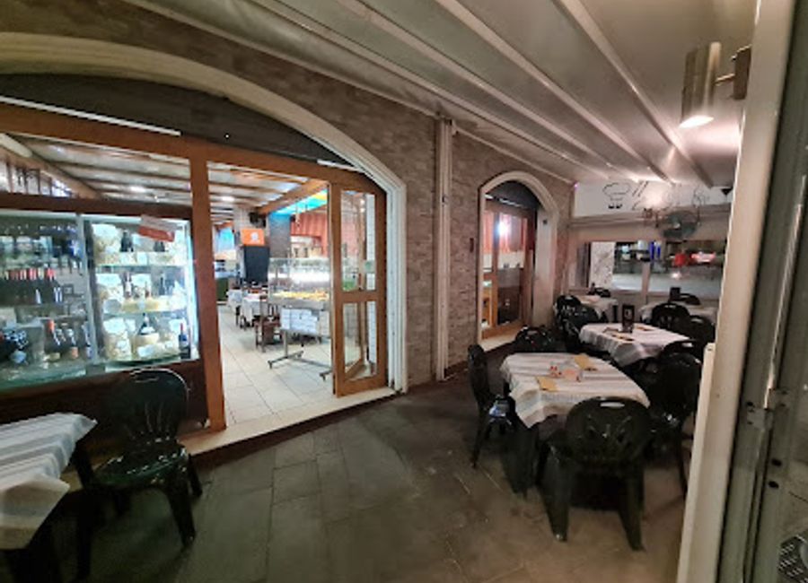 Experience the heart of Italian cuisine at La Fornacella in Ercolano - where every bite tells a story.