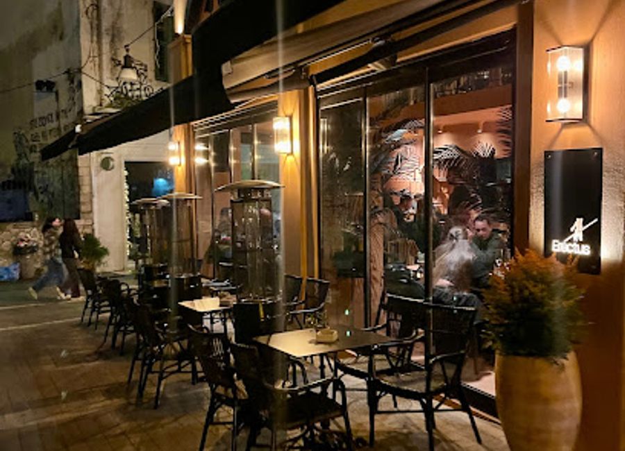 Experience the vibrant flavors of Greece at Eréctus in Ioannina – where tradition meets modern cuisine for an unforgettable dining experience.