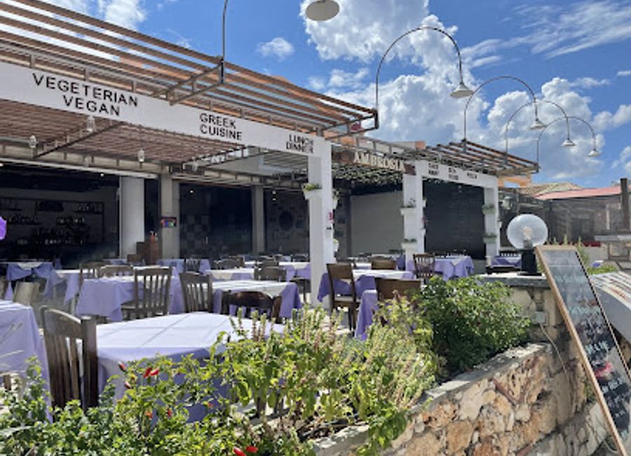 Discover Ambrosia in Kalamaki: A Mediterranean restaurant offering delicious cuisine and refreshing drinks in a cozy atmosphere.