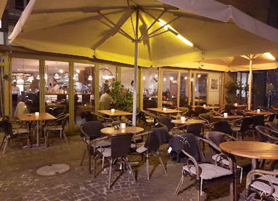 Experience the best of Italian cuisine fused with brasserie charm at Brasserie Chez Léon in beautiful Konstanz.