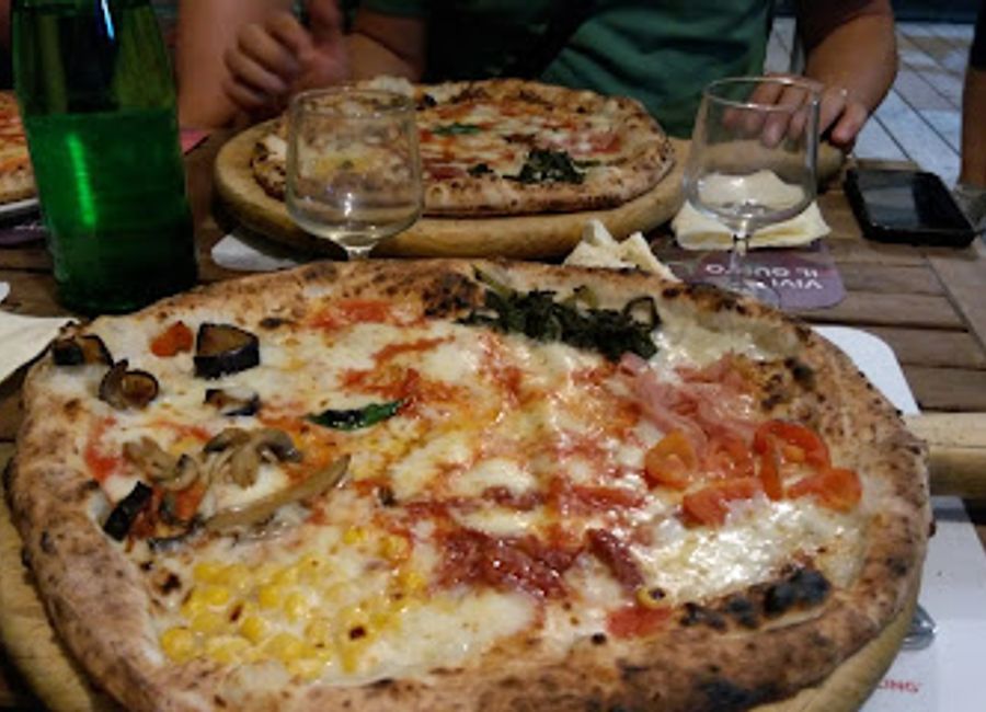 Experience authentic Italian pizza at Taratatà in Ercolano—where tradition meets flavor in every slice.